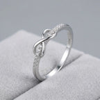 Ring met oneindigheidsknoop in sterling zilver
