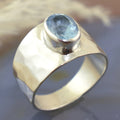 Bohemian vintage gehamerde ring met lichtblauwe zirkoon