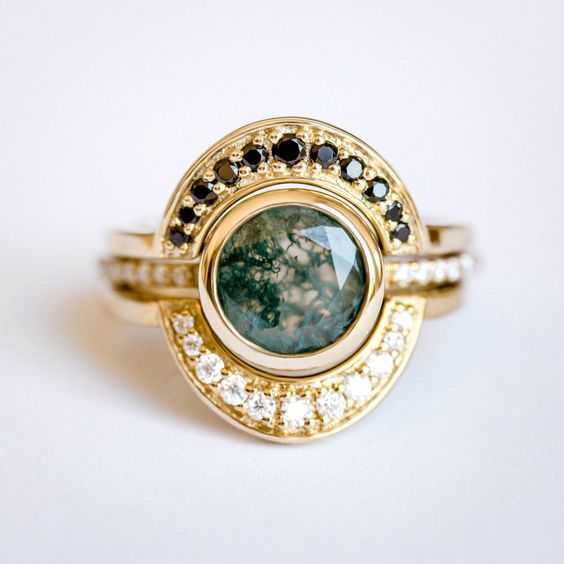 Vintage-Style Green Stone Eye Gold-Tone Ring