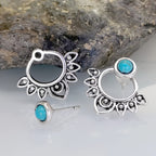Verzilverde mandala-oorknopjes met turquoise