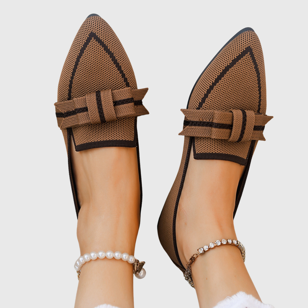 Platte loafers met knoopdetail en makkelijke instap