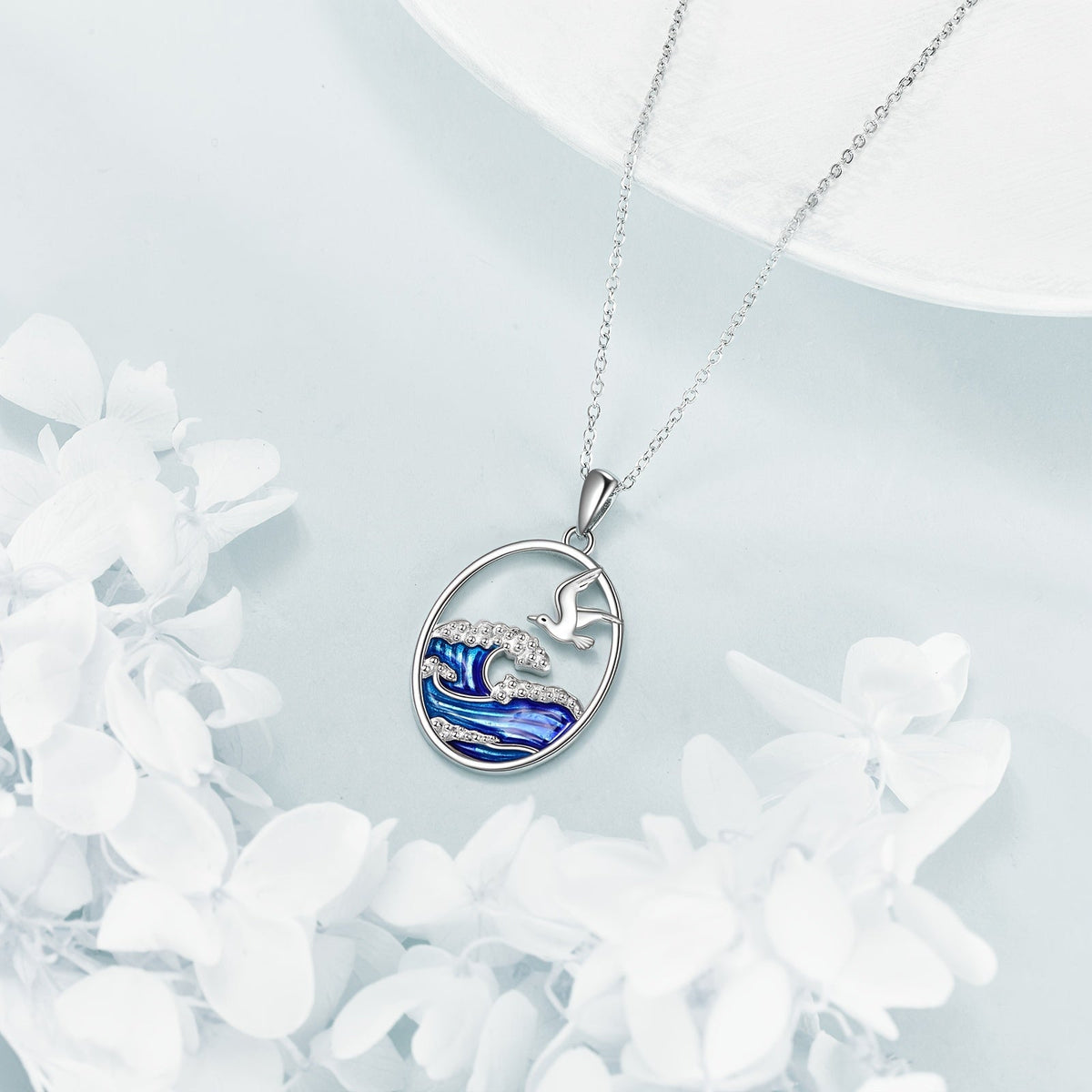 Zilverkleurige ketting met hanger met oceaangolf en meeuw