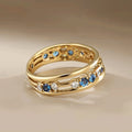 Goudkleurige ring met blauwe zirkonia