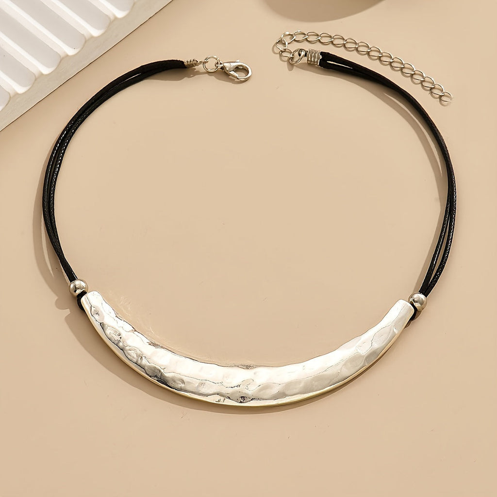 Vintage gehamerde choker met halve maan