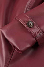 Trenchcoat in leerlook met ceintuur, reverskraag en ruime pasvorm