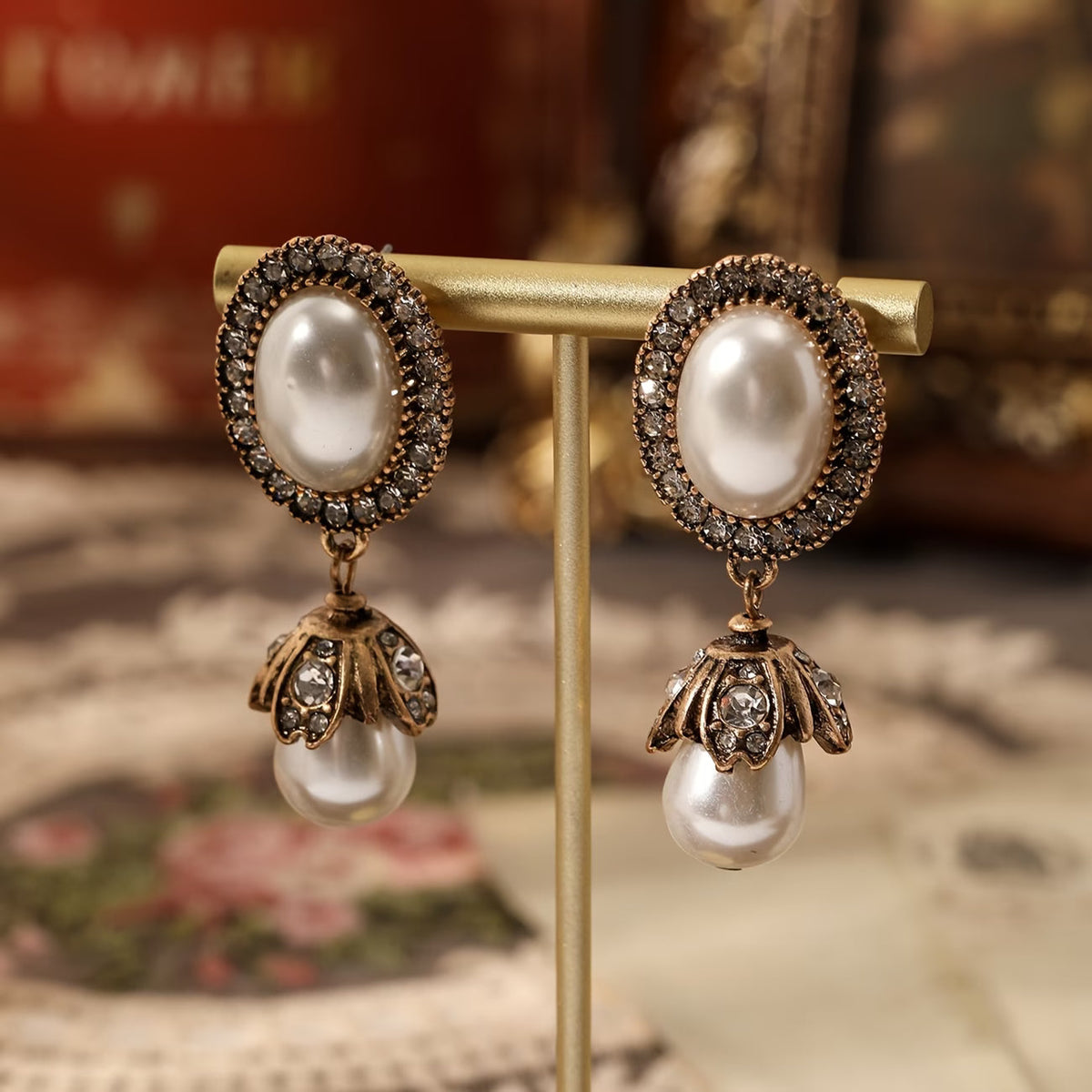 Brincos Pendentes Moldura de Pérolas Estilo Vintage