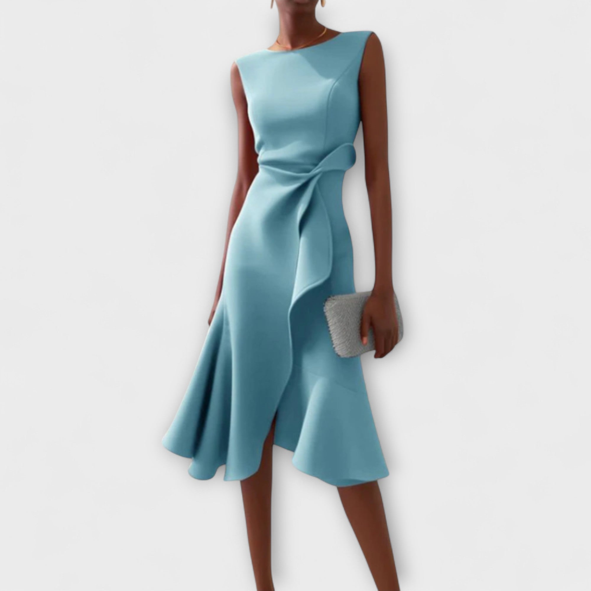 Mouwloze midi-jurk met asymmetrisch gedrapeerde rok