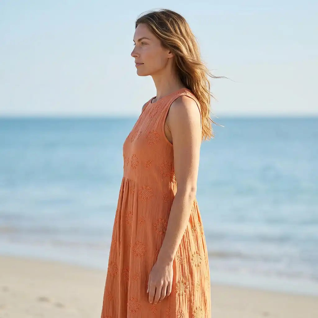 Mouwloze geborduurde maxi-jurk met oversized boho-snit