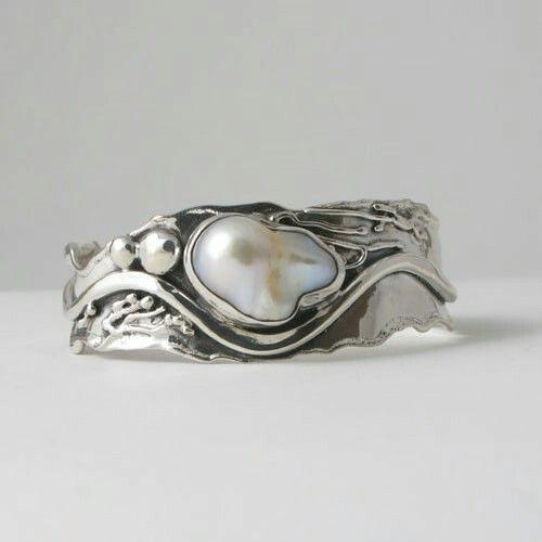 Vintage-Style Wave White Stone Silver-Plated Ring