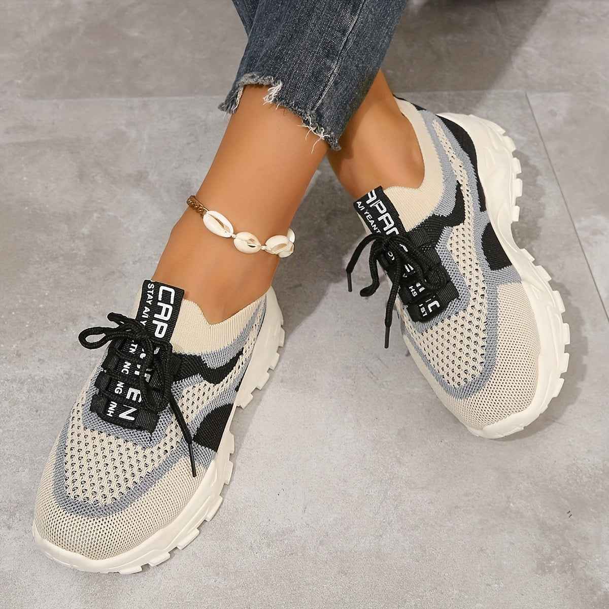 Ademende mesh sneakers met gedempte zool en vetersluiting