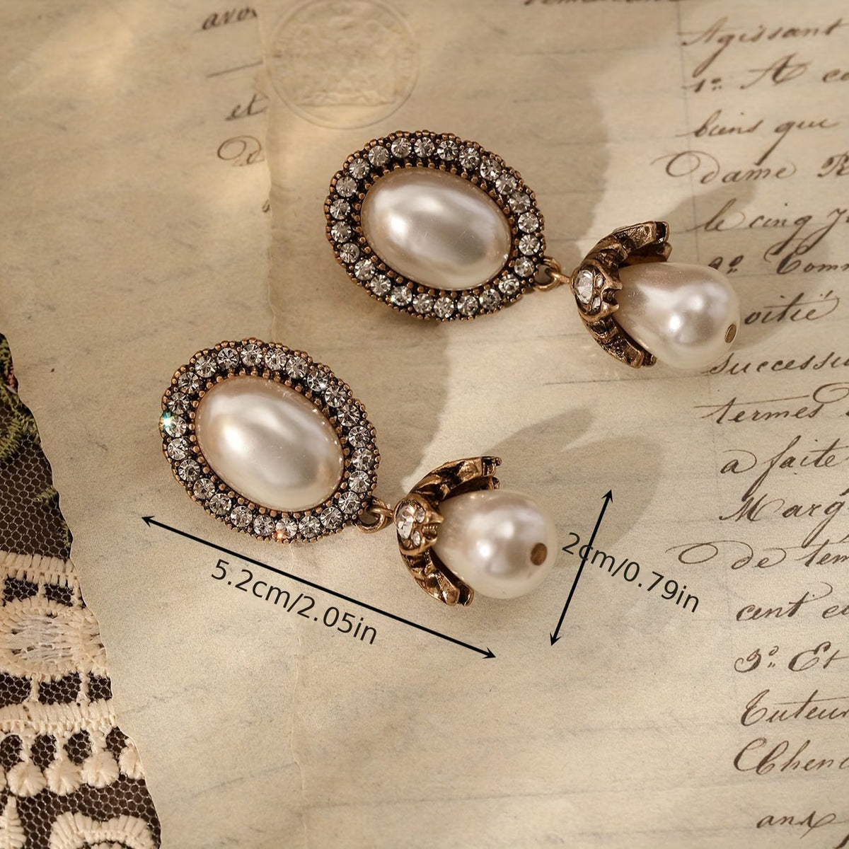 Brincos Pendentes Moldura de Pérolas Estilo Vintage