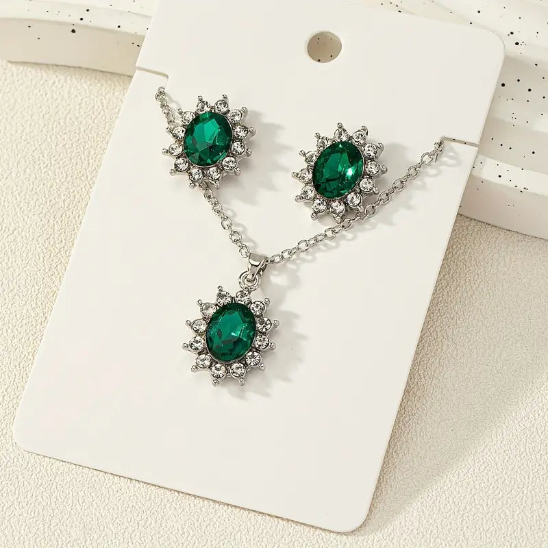 Set met ovale groene halohanger en oorbellen in witgoudkleur
