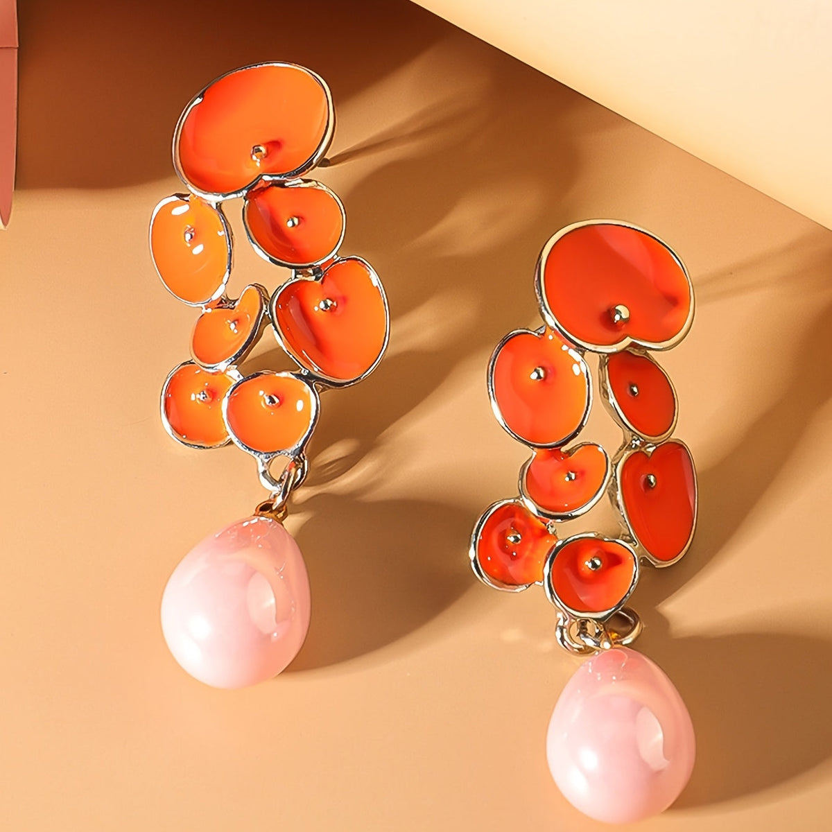 Bloemen-oorhangers met email en druppel van jade