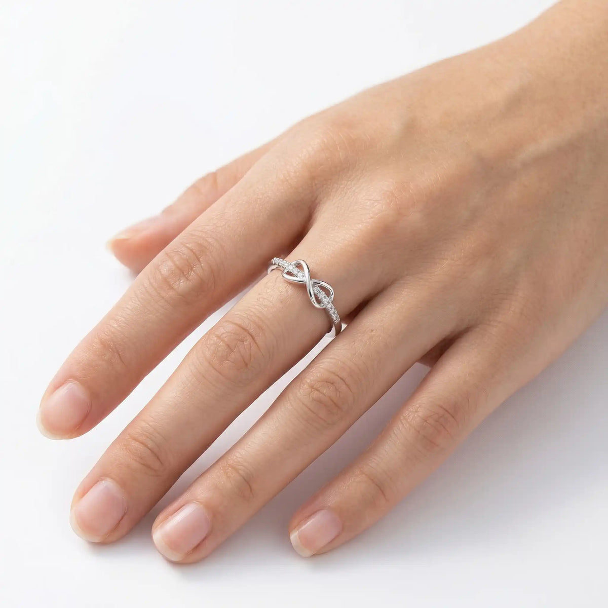Ring met oneindigheidsknoop in sterling zilver