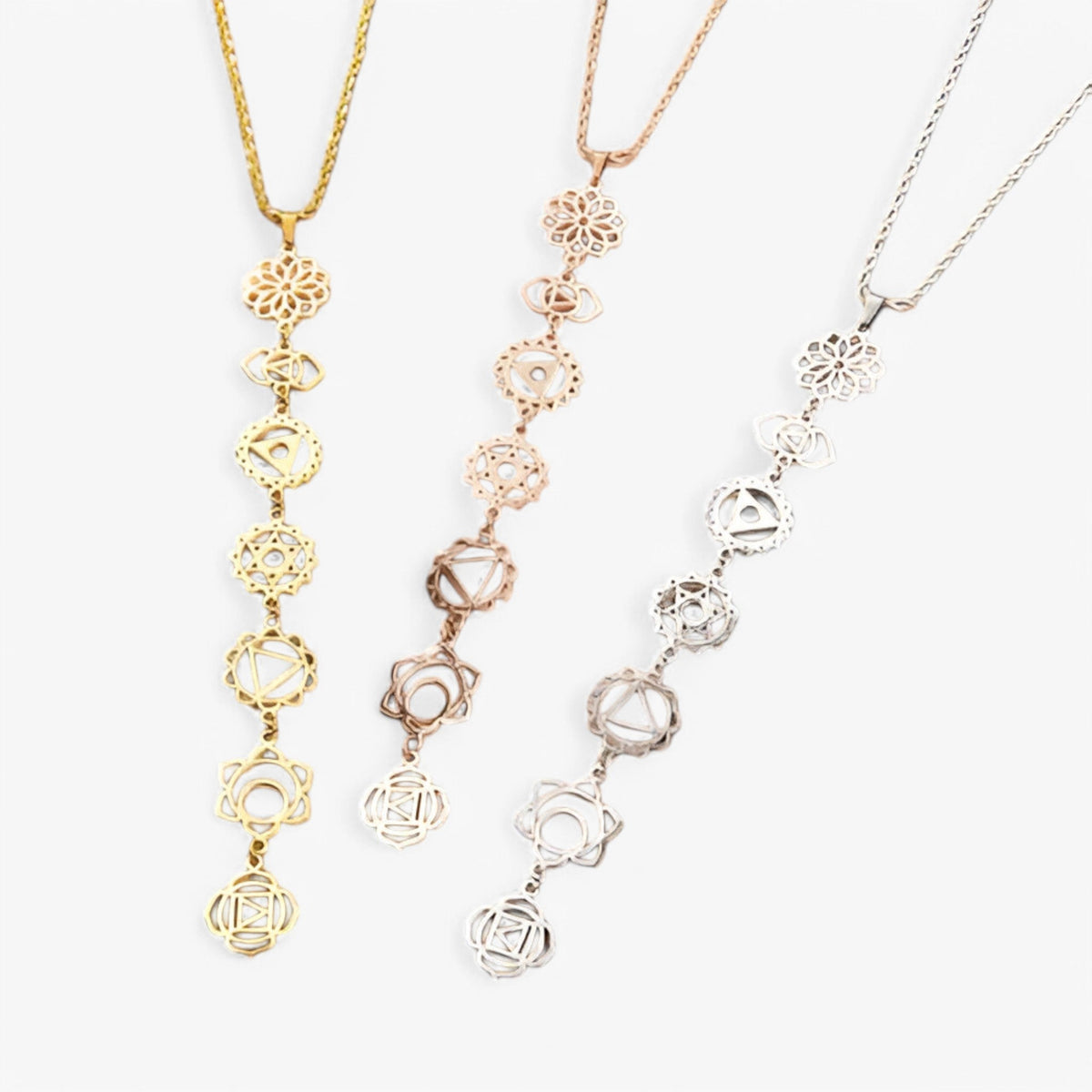 Ketting met zeven stenen en goudkleurige hanger