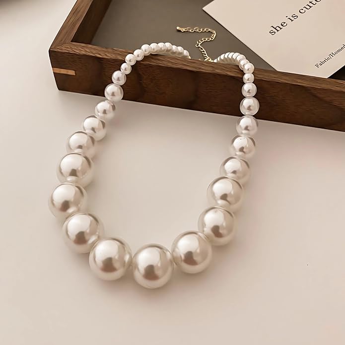 Classic Vintage-Style Pearl Necklace and Earrings Set