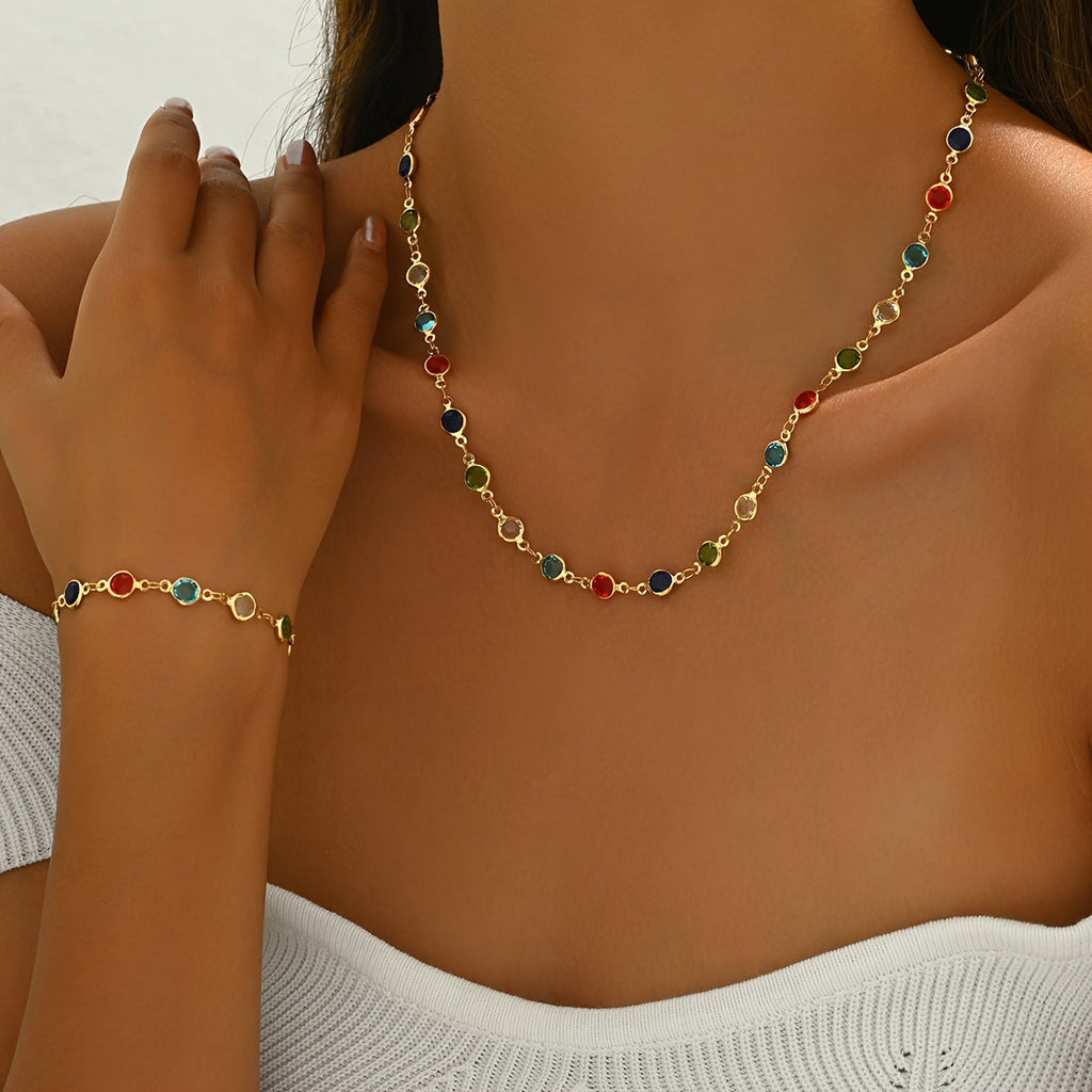 Sæt med kædehalskæde og armbånd med flerfarvede krystaller