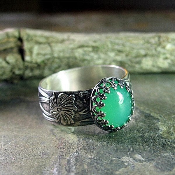 Carved Flower Emerald-Look Ring