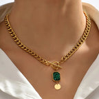 Grove schakelketting met smaragdlook-hanger in goudkleur