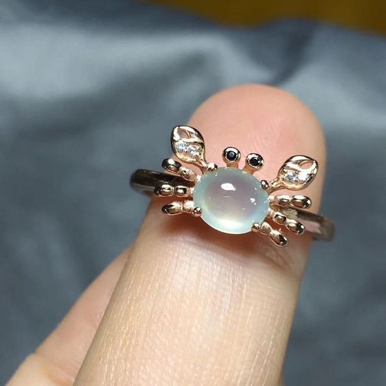 Vintage-Style Blue Crystal Crab Ring