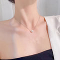 Witgoudkleurige ketting met witte imitatieparel als hanger