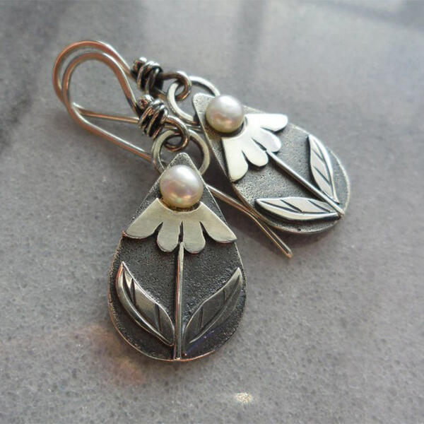Vintage-Style Teardrop Flower Earrings