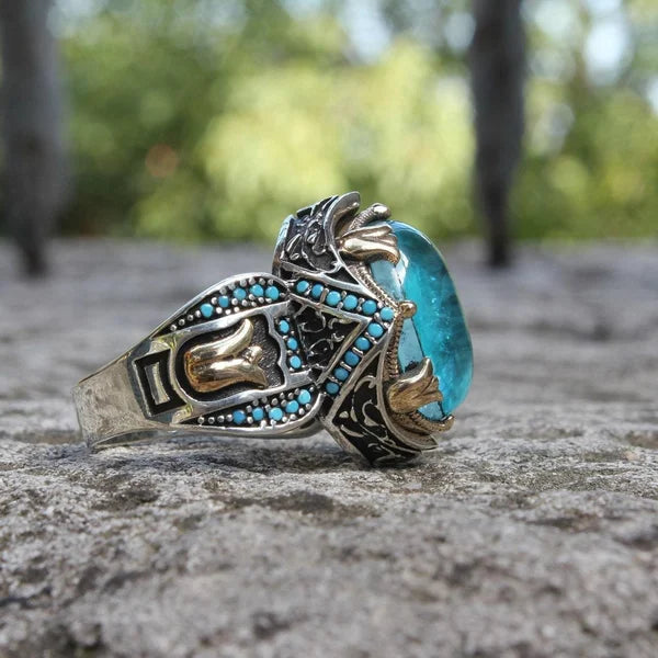 Udskåret ring med safir-look