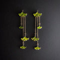 Vintage groene bloemblaadjesoorhangers