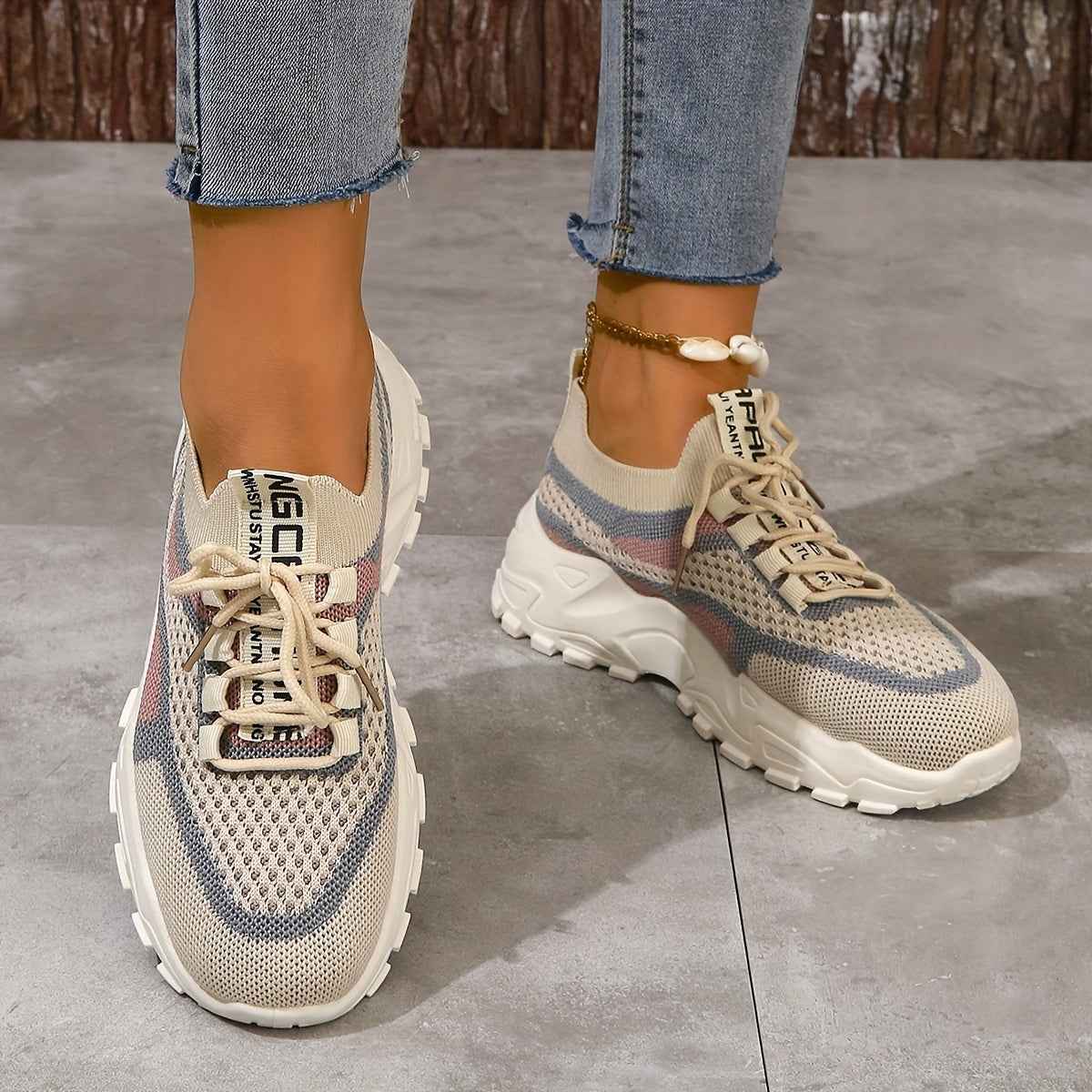 Ademende mesh sneakers met gedempte zool en vetersluiting