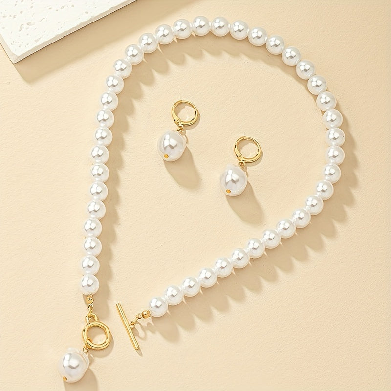 Franse retro set van oorbellen en ketting met barokke imitatieparels