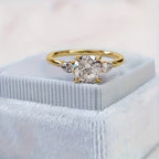 Ring met drie kussengeslepen stenen