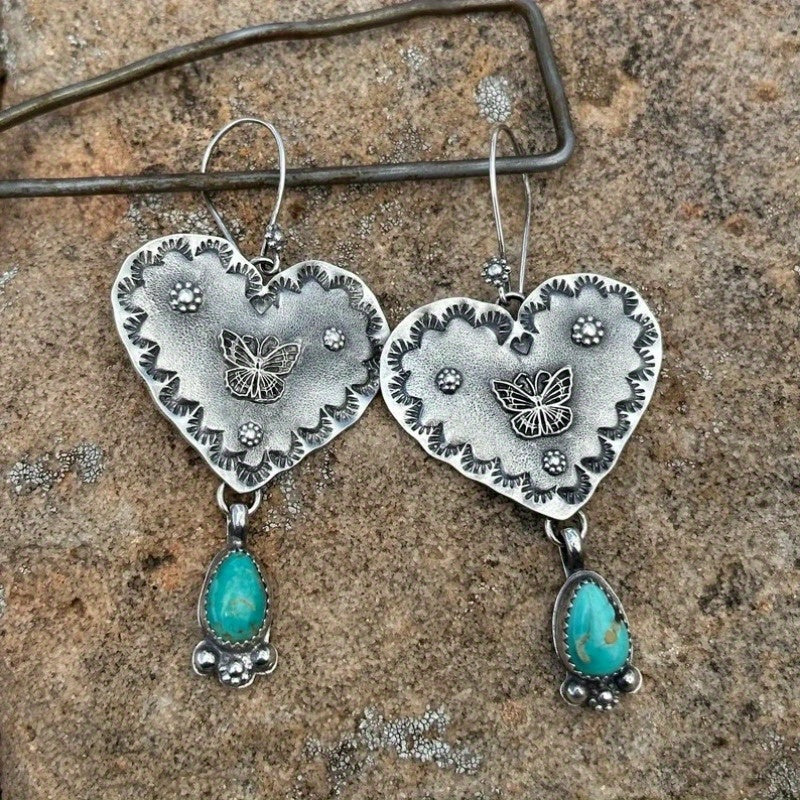 Ambachtelijke boho oorbellen met turquoise hart en vlinder