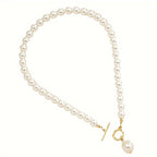 Franse retro set van oorbellen en ketting met barokke imitatieparels