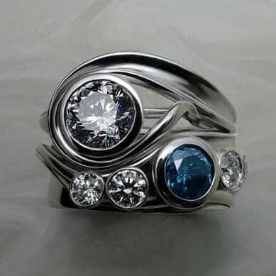 Vintage zilverkleurige ring met glas en blauwe steen
