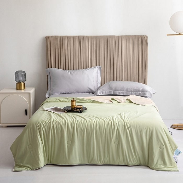 Cooling Summer Blanket – Lightweight Ice Silk Throw for Bed & Sofa