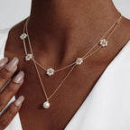Gelaagde bloemenketting met parels in goudkleur