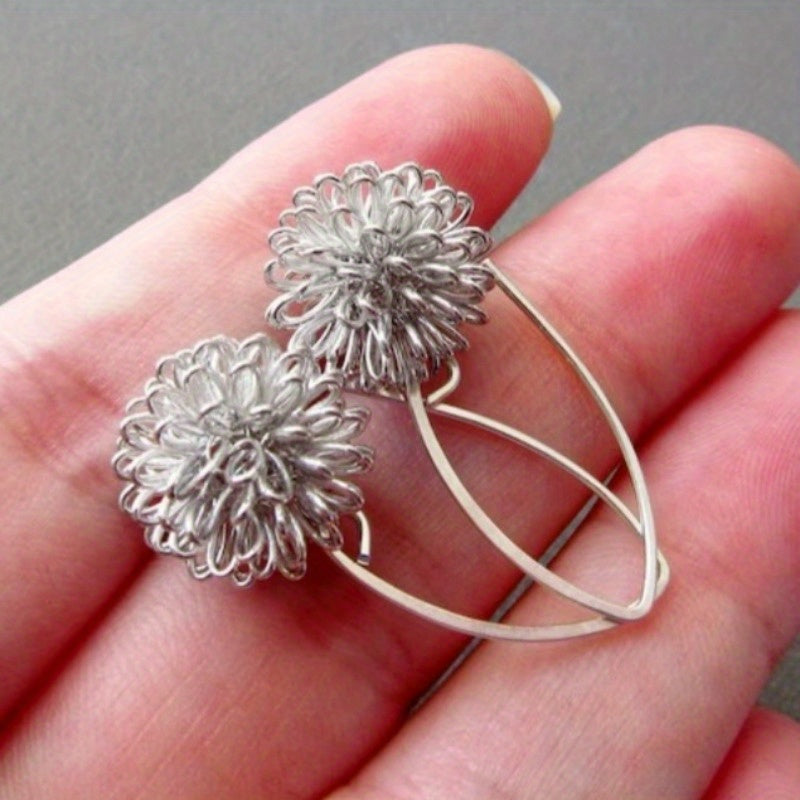 Ambachtelijke oorhangers met draadbloem