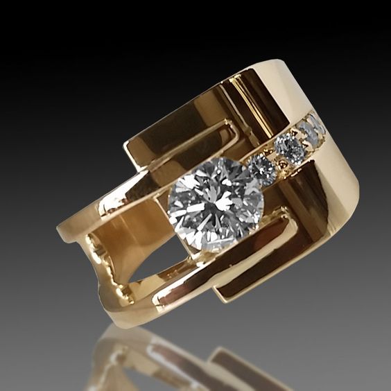 Vintage-Style Gold-Tone Irregular Zirconia Ring