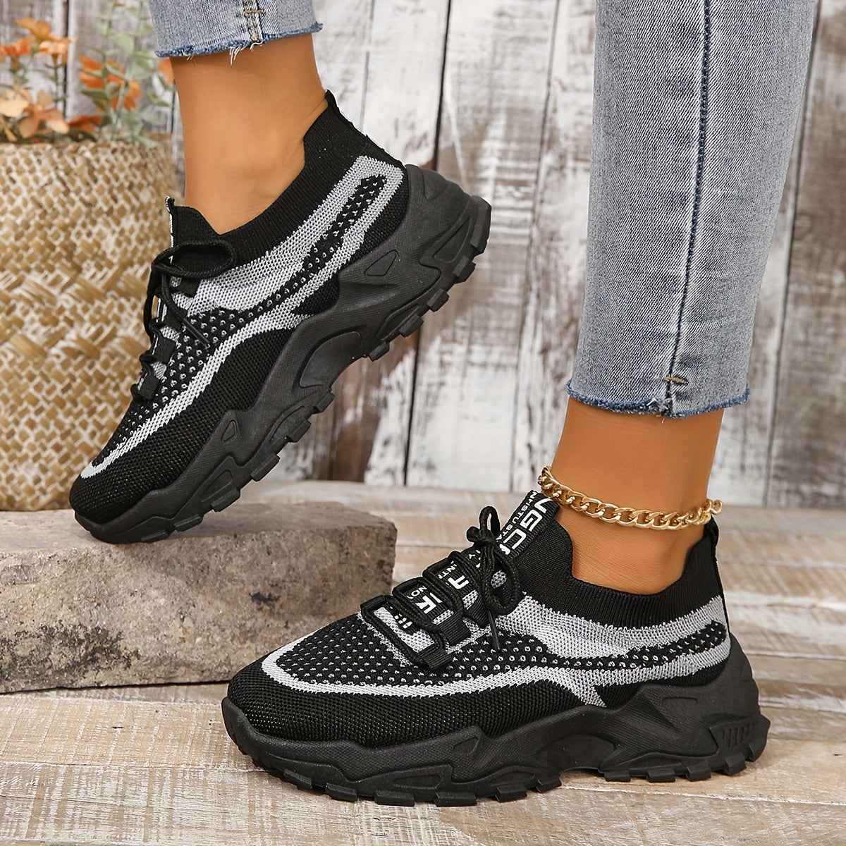 Ademende mesh sneakers met gedempte zool en vetersluiting
