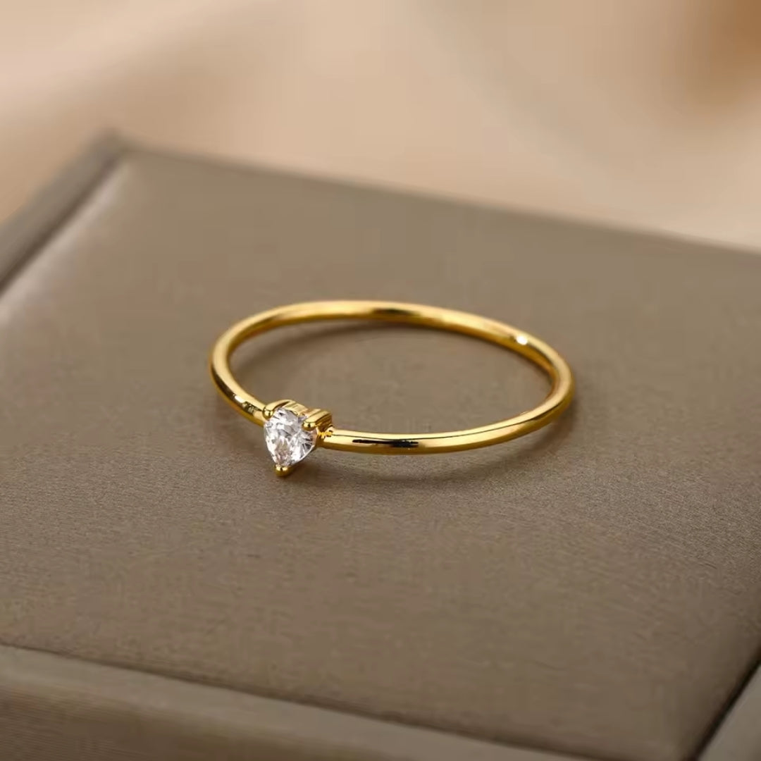 Dunne goudkleurige zirkoniaring
