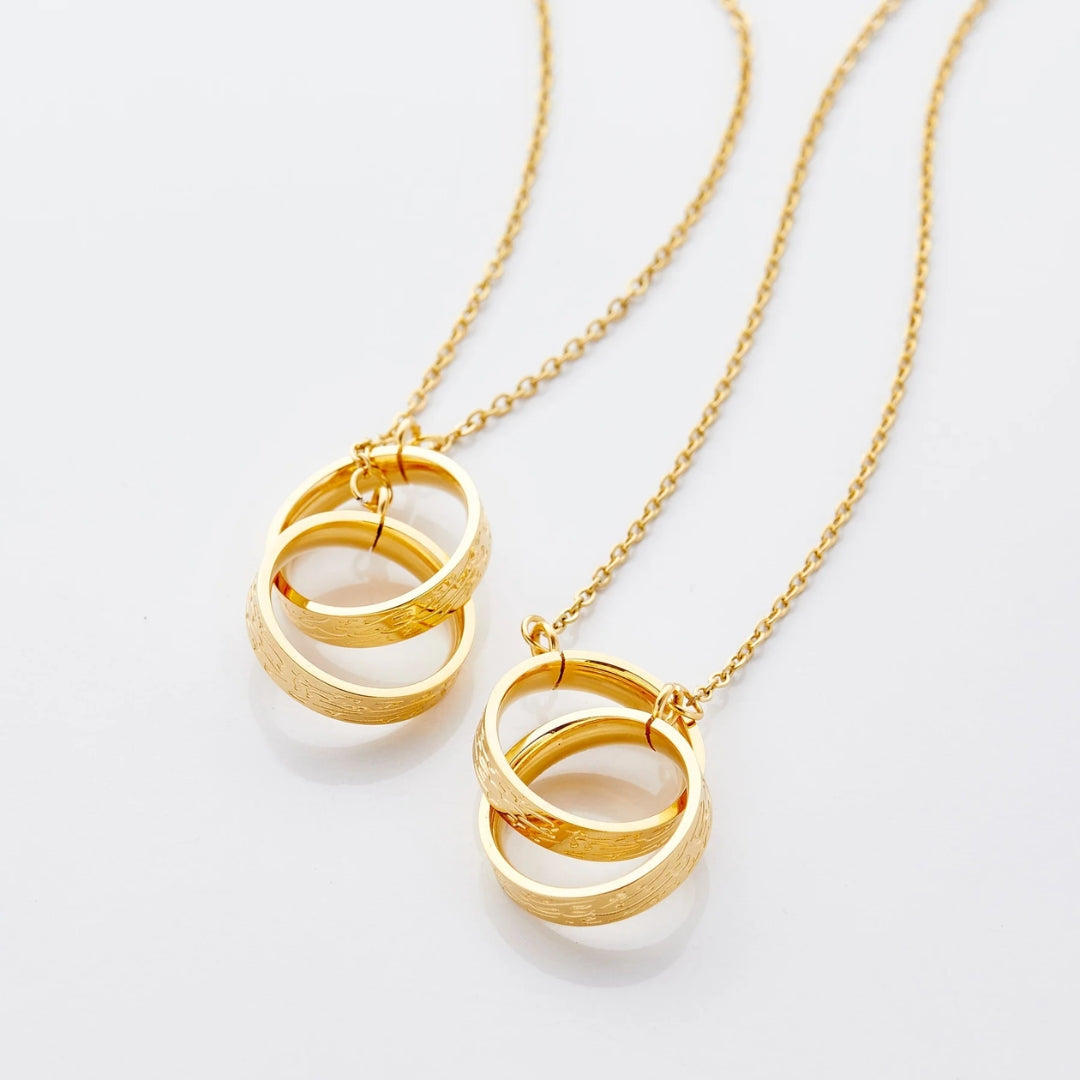 Goudkleurige ketting met ringenhanger