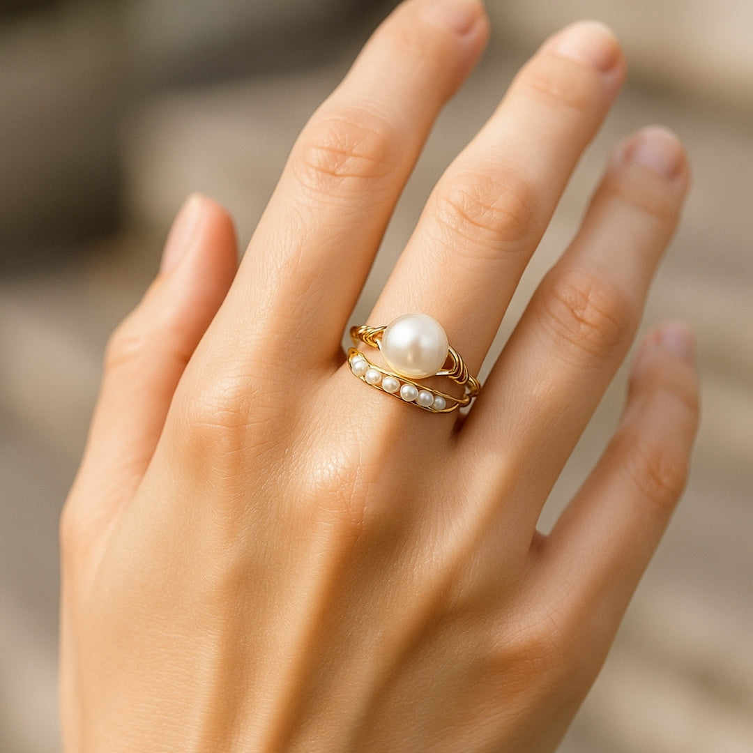 Goudkleurige draadring met parel