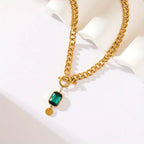 Grove schakelketting met smaragdlook-hanger in goudkleur