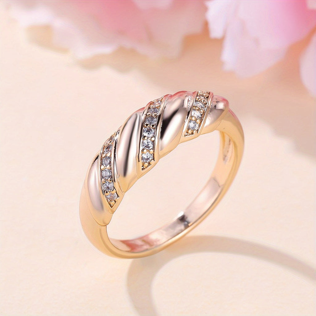 Twisted Zirconia Inlaid Gold-Plated Ring