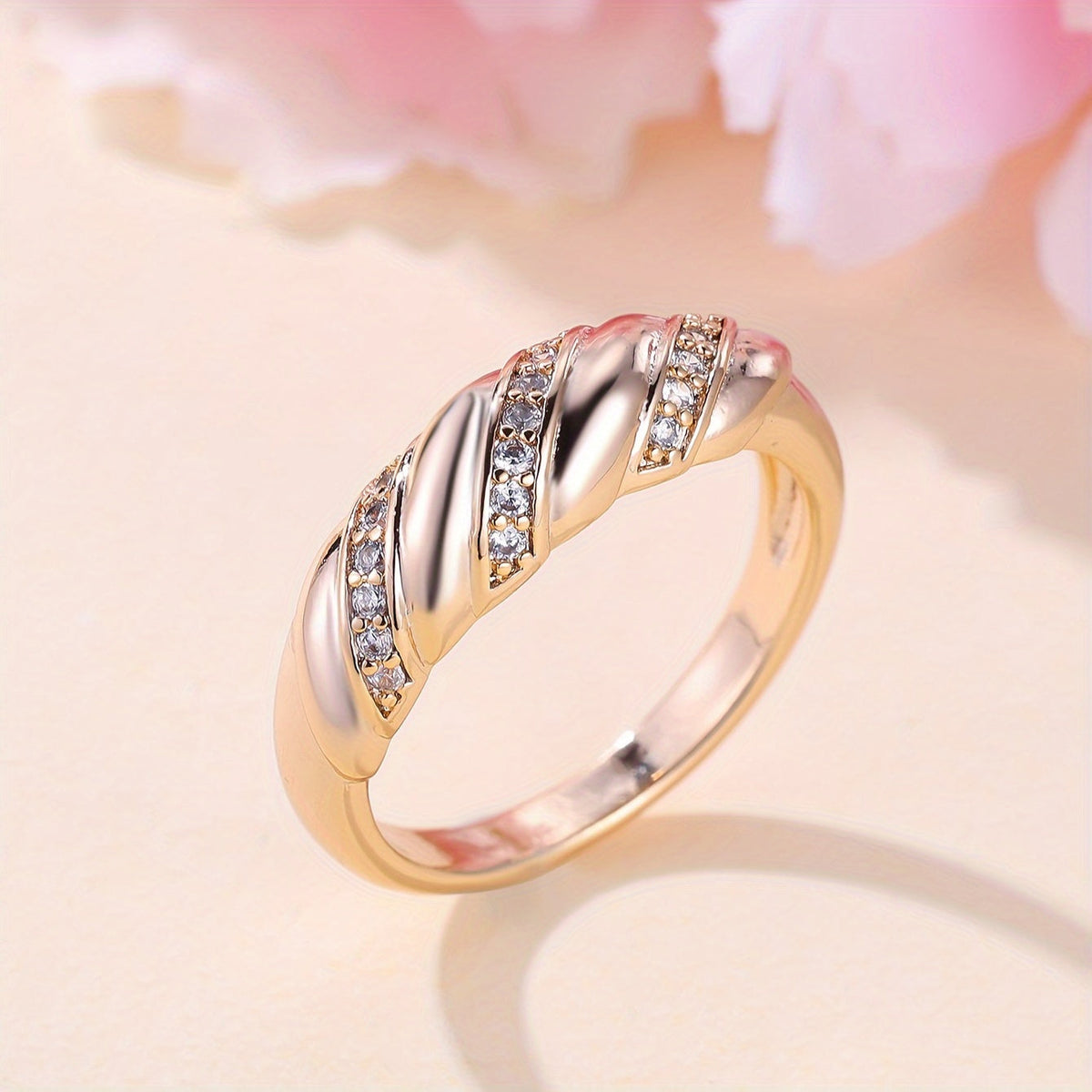 Twisted Zirconia Inlaid Gold-Plated Ring