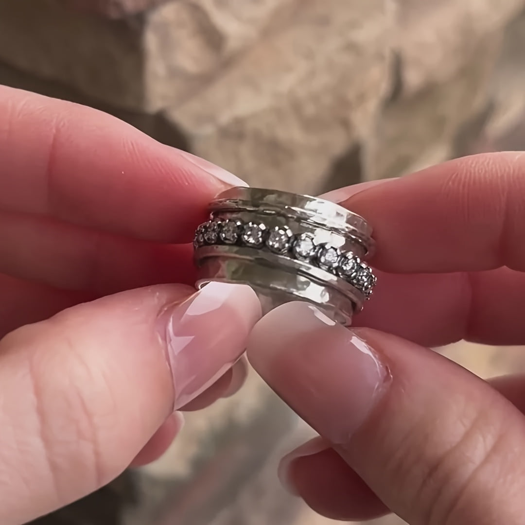 Vintage-Style Hammered Zirconia Spinner Band Ring