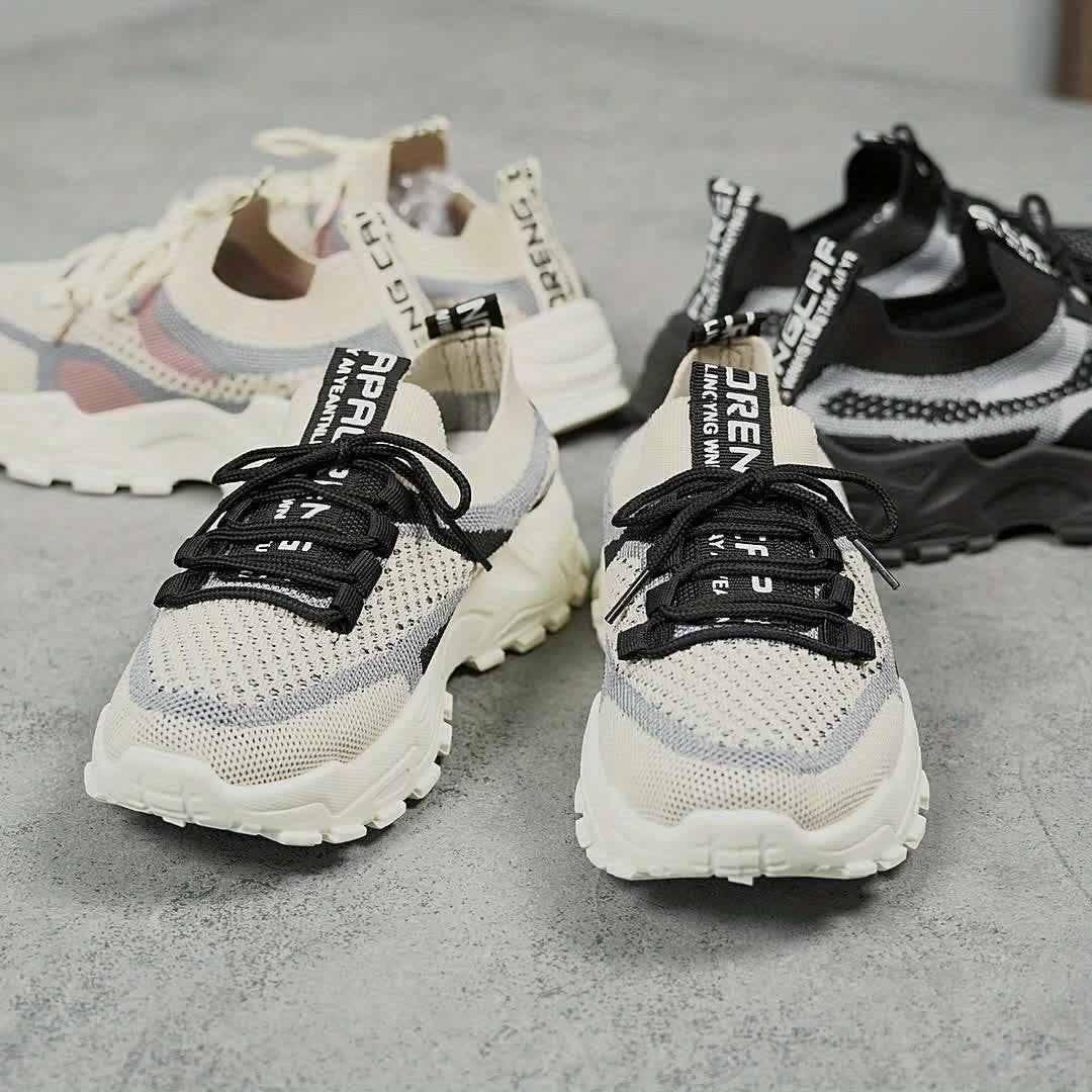 Ademende mesh sneakers met gedempte zool en vetersluiting