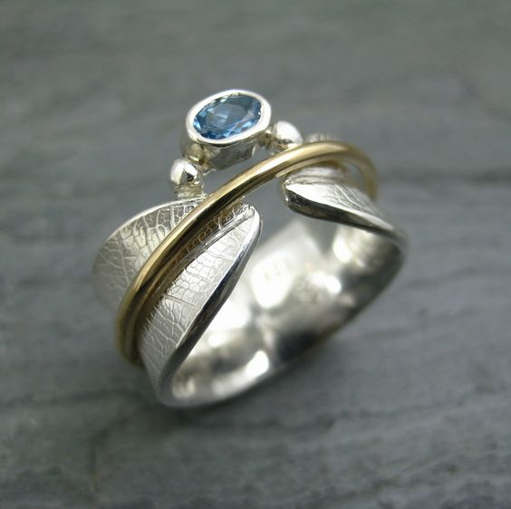 Vintage-Style Leaf Spinner Ring with Aquamarine-Look Stone