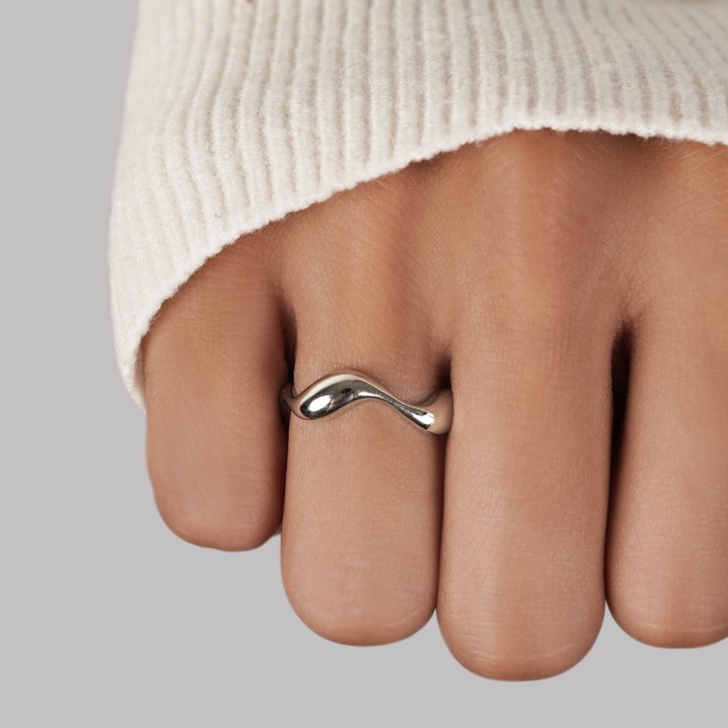 Adjustable Minimalist Wave Ring
