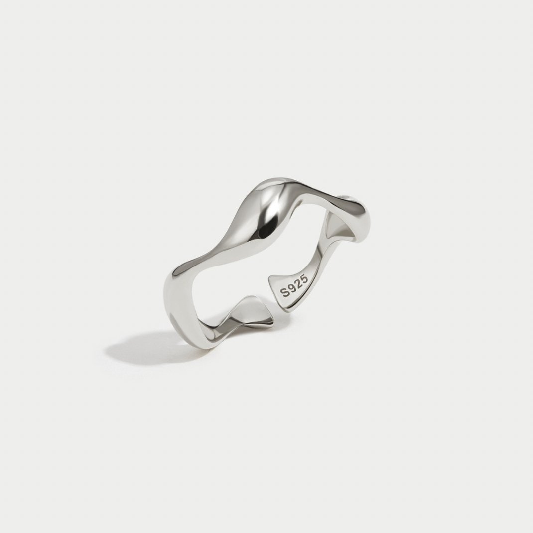 Adjustable Minimalist Wave Ring